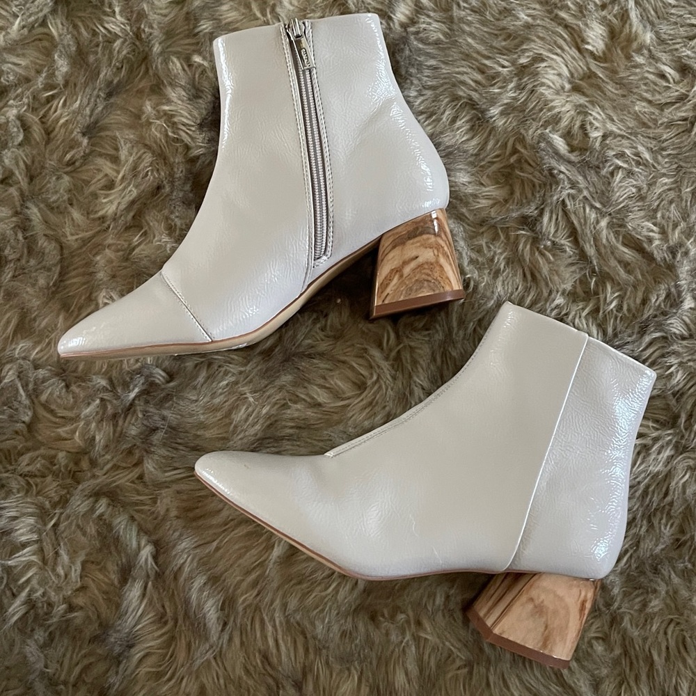 Topshop stone booties with beautiful details in size 8.5 US